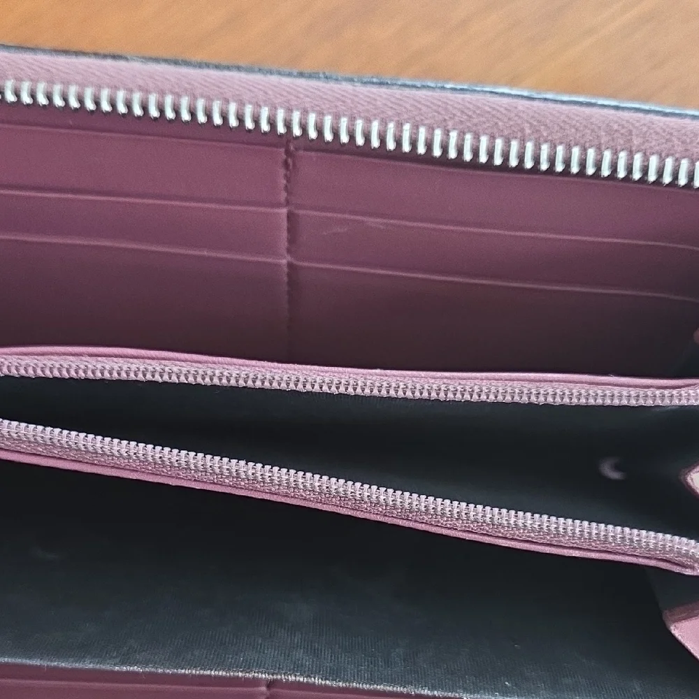 Gucci Floral GG Supreme Zip Around Wallet in Beige with Pink and Green Flowers - Picture 10 of 14